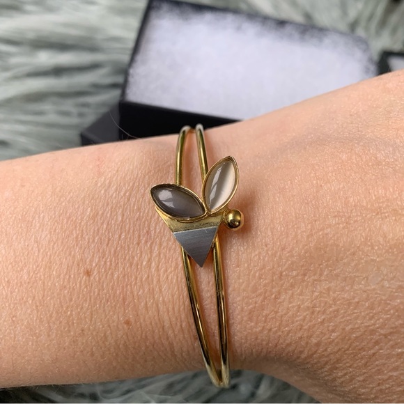 Vintage Gold Toned Bracelet - Picture 4 of 8